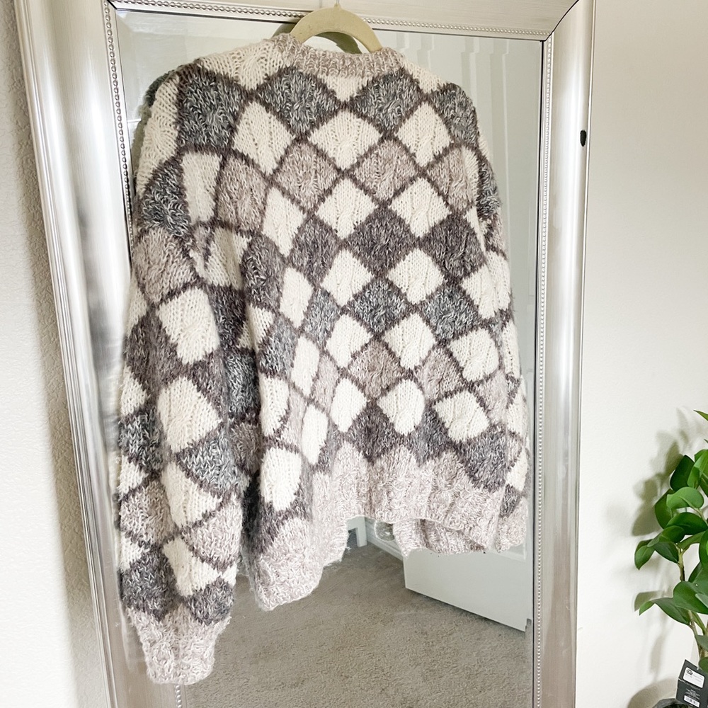 Vintage Luxury Sweater - Picture 7 of 8